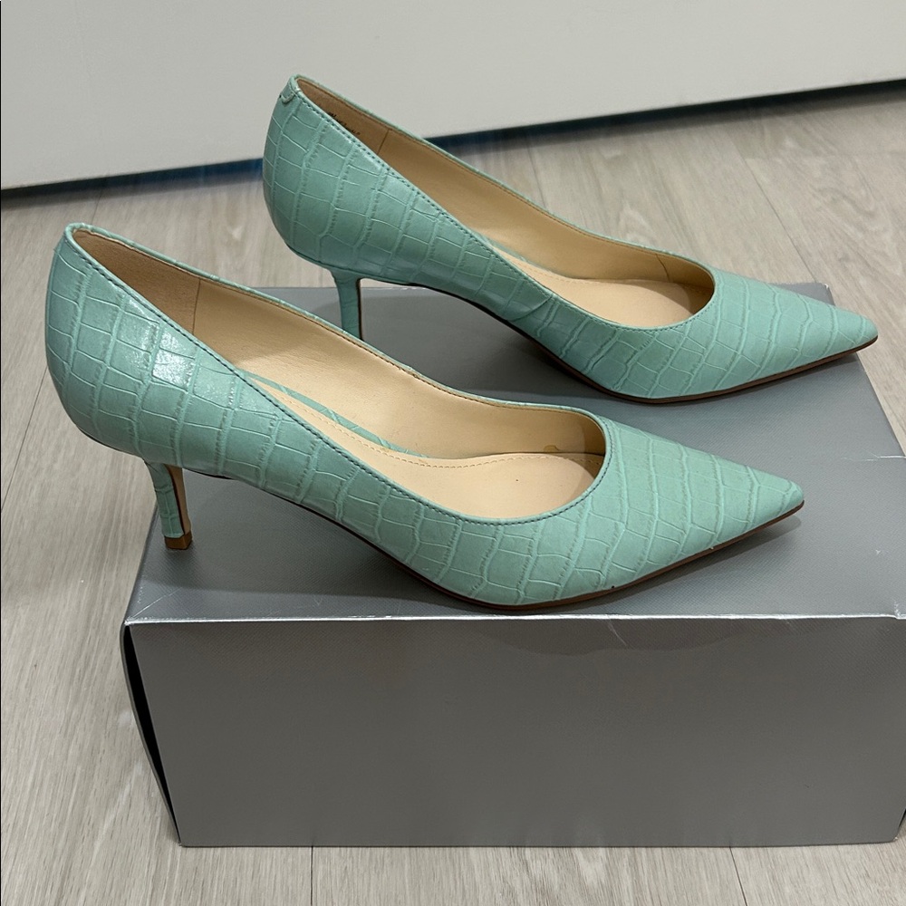 Nine West Mint Green Croc-Embossed Pointed Toe Heels - Picture 2 of 5